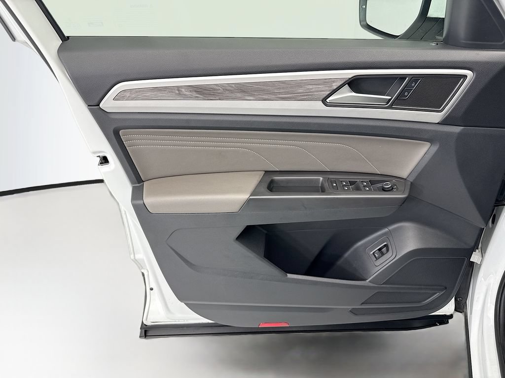 Certified 2023 Volkswagen Atlas Cross Sport SE w/ Panoramic Sunroof Package FWD image 22