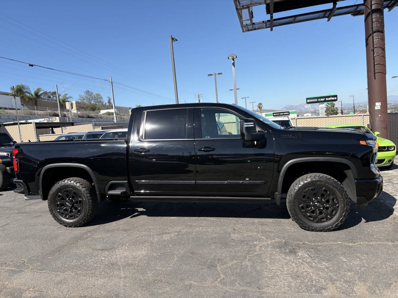 Used 2024 Chevrolet Silverado 2500 High Country w/ Midnight Edition AWD/4WD image 5