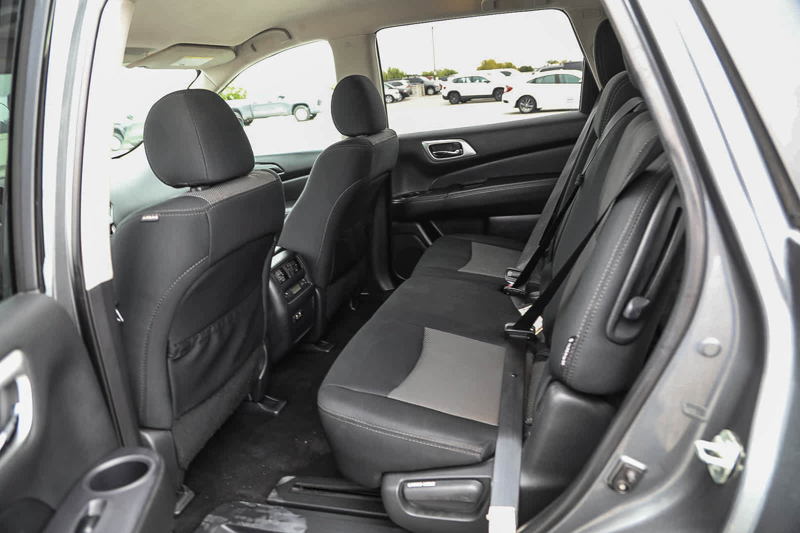 Used 2019 Nissan Pathfinder SV FWD image 18