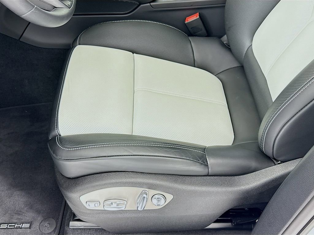 New 2026 Porsche Macan GTS image 13