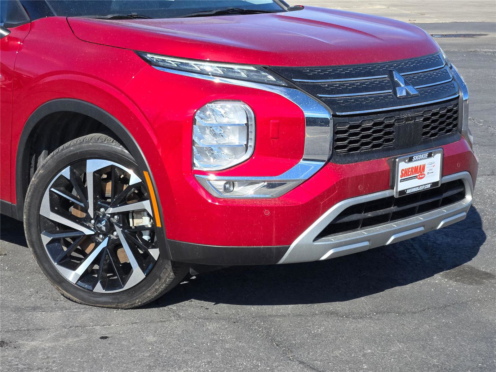 Used 2024 Mitsubishi Outlander 4WD Plug-In Hybrid image 2