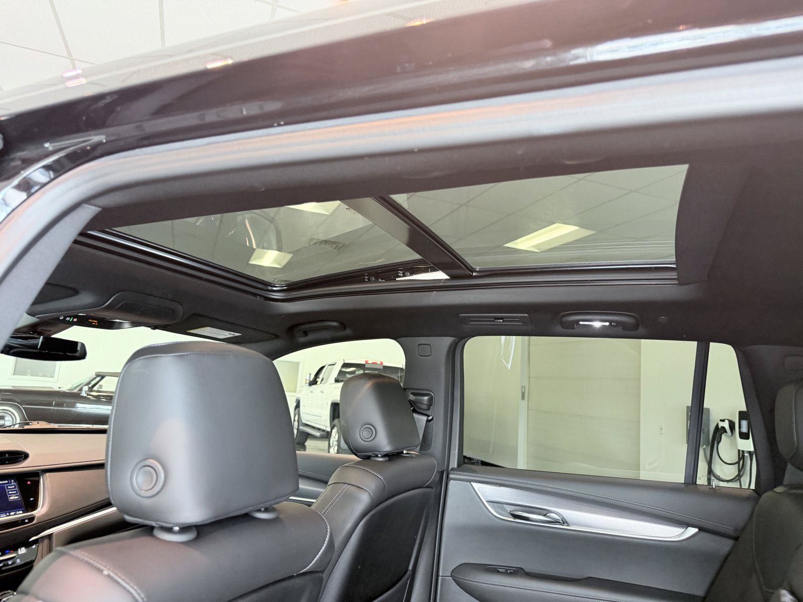 Certified 2024 Cadillac XT6 Luxury w/ LPO, Floor Liner Package AWD/4WD image 35