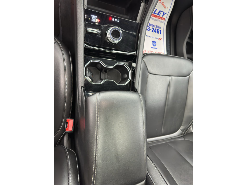 Used 2023 Jeep Grand Cherokee Limited w/ Black Appearance Package AWD/4WD image 11