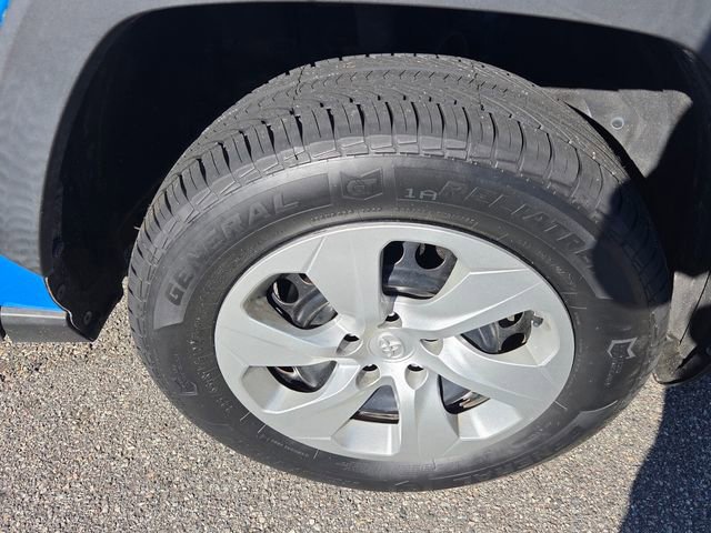 Used 2021 Toyota RAV4 LE image 16