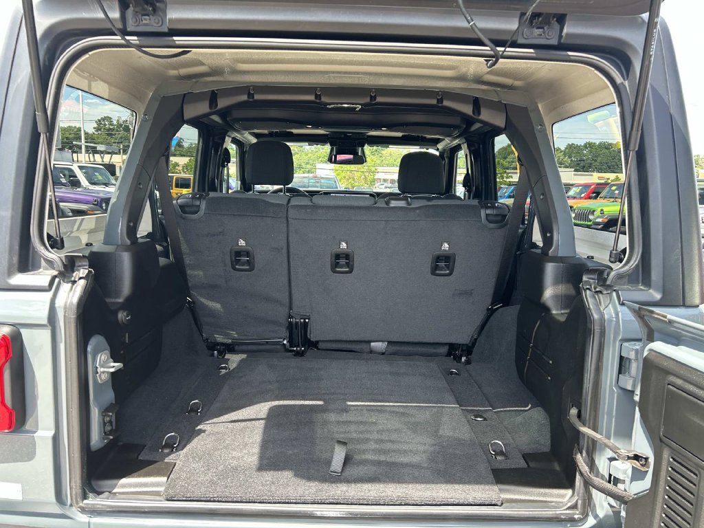 Used 2026 Jeep Wrangler Unlimited Rubicon AWD/4WD image 11