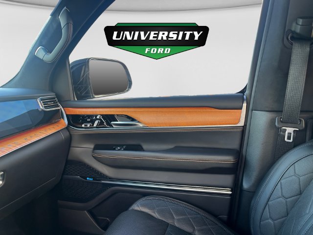 Used 2023 Jeep Grand Wagoneer Series III AWD/4WD image 21
