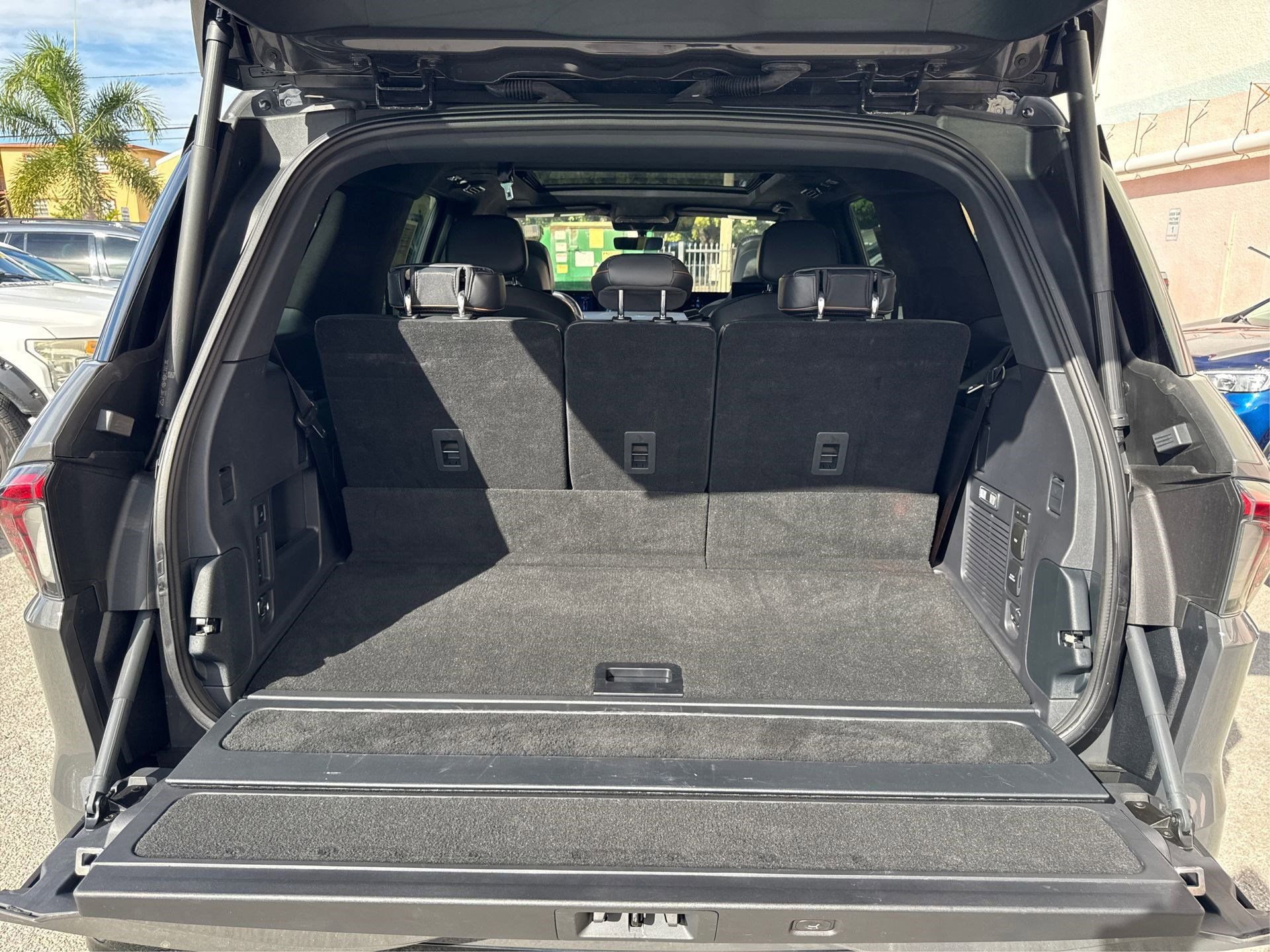 Used 2025 Lincoln Navigator Black Label image 11