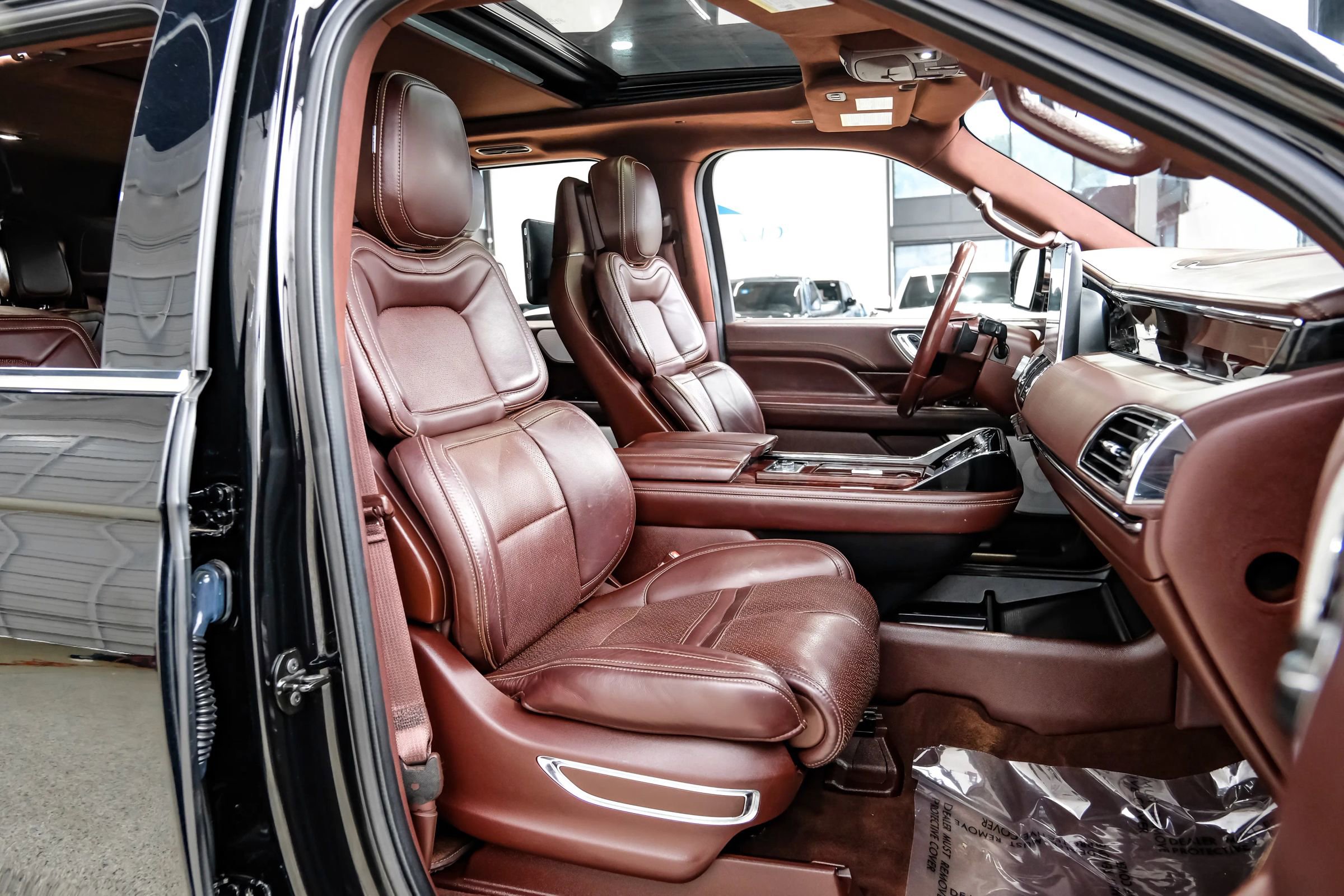 Used 2018 Lincoln Navigator Black Label w/ Cargo Package AWD/4WD image 47