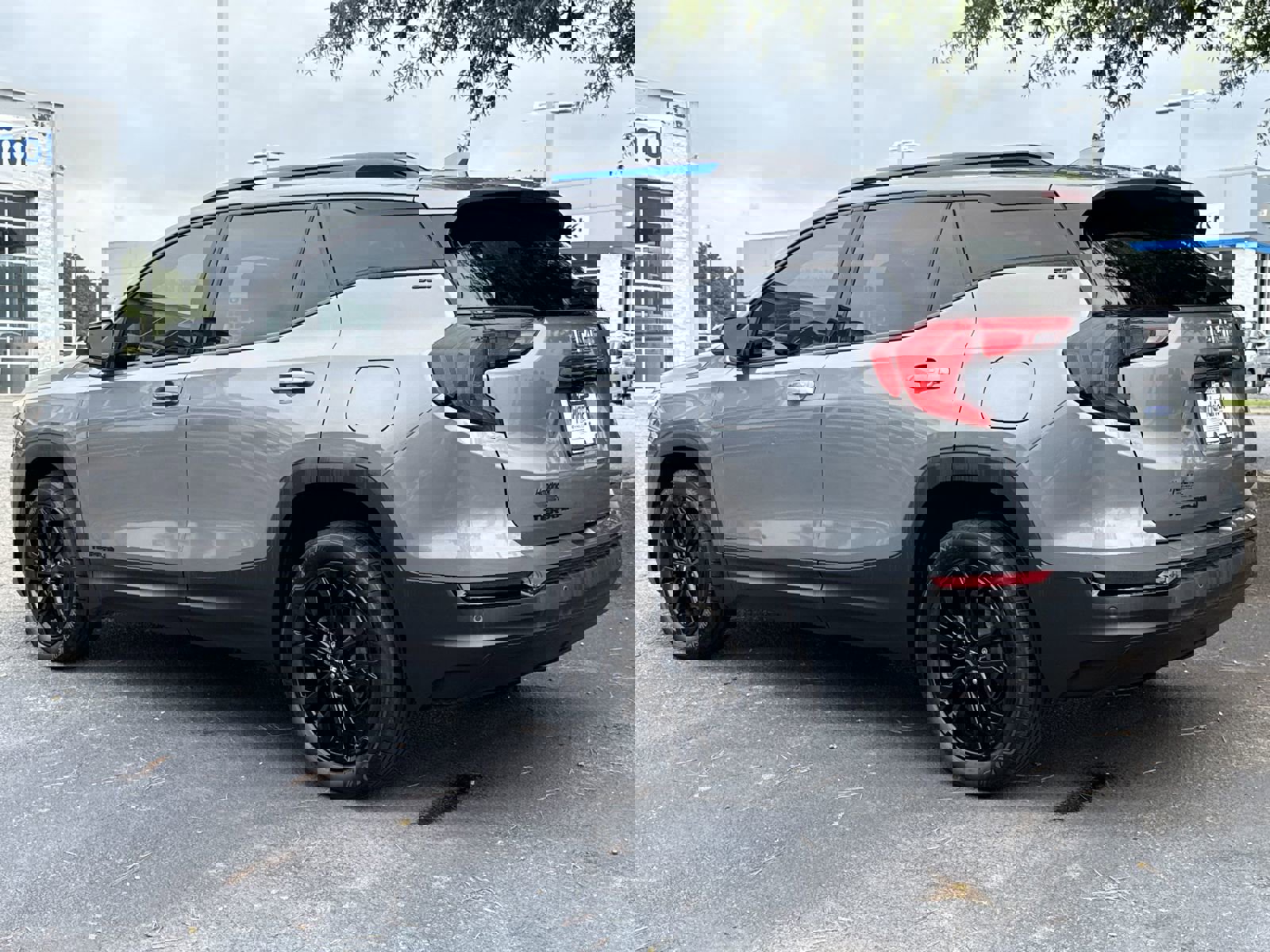 Used 2021 GMC Terrain SLT w/ Elevation Edition image 8