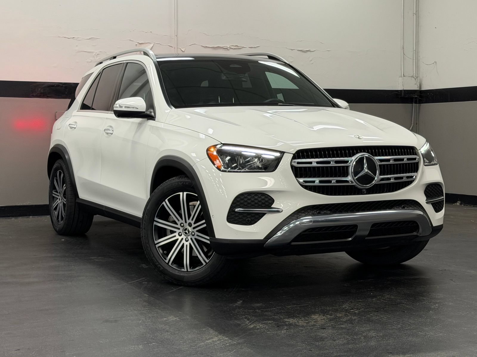 Used 2024 Mercedes-Benz GLE 350 4MATIC image 2