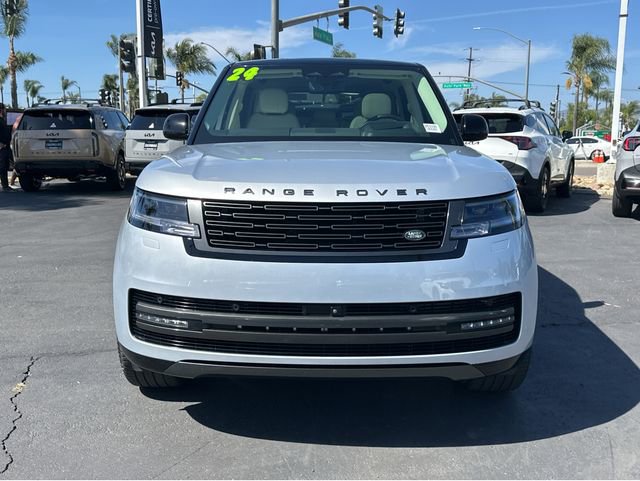 Used 2024 Land Rover Range Rover SE image 2