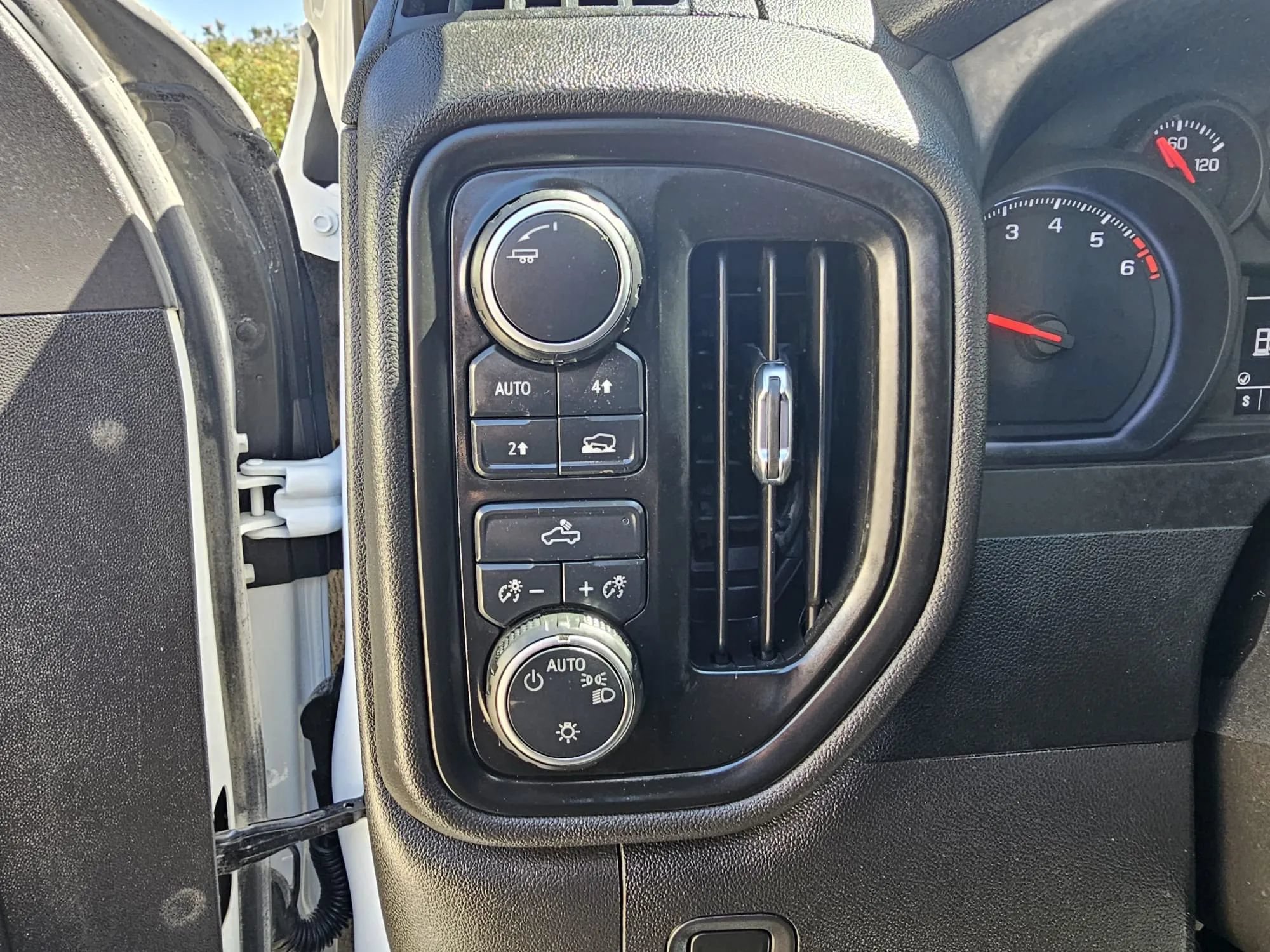 Used 2023 Chevrolet Silverado 1500 Custom AWD/4WD image 12
