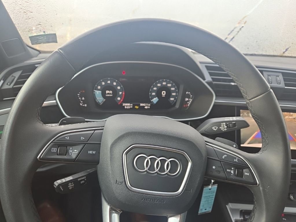 Used 2025 Audi Q3 2.0T Premium image 11