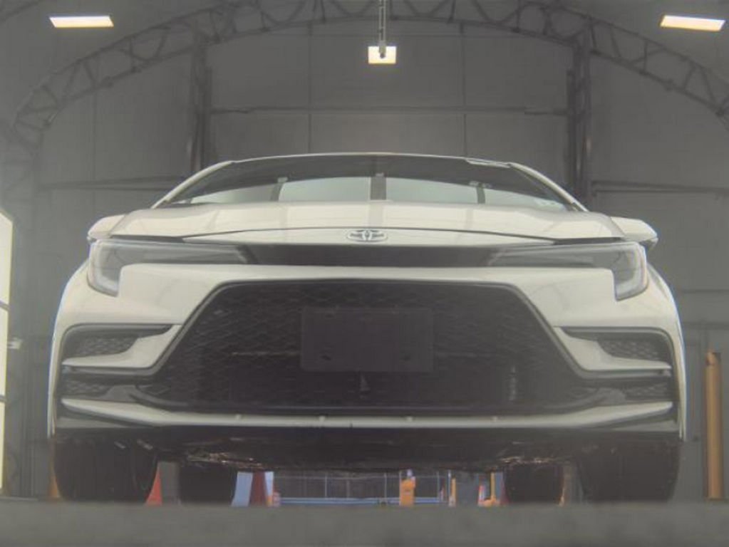 Used 2025 Toyota Corolla SE w/ SE Premium Package image 3