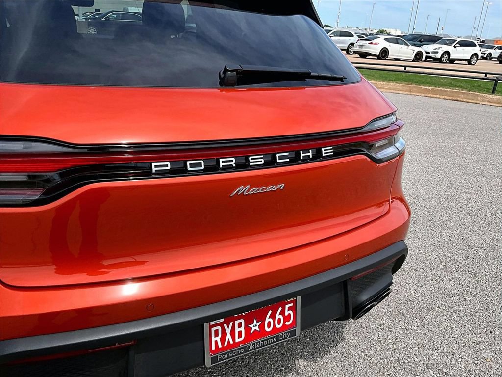 Certified 2025 Porsche Macan AWD/4WD image 22