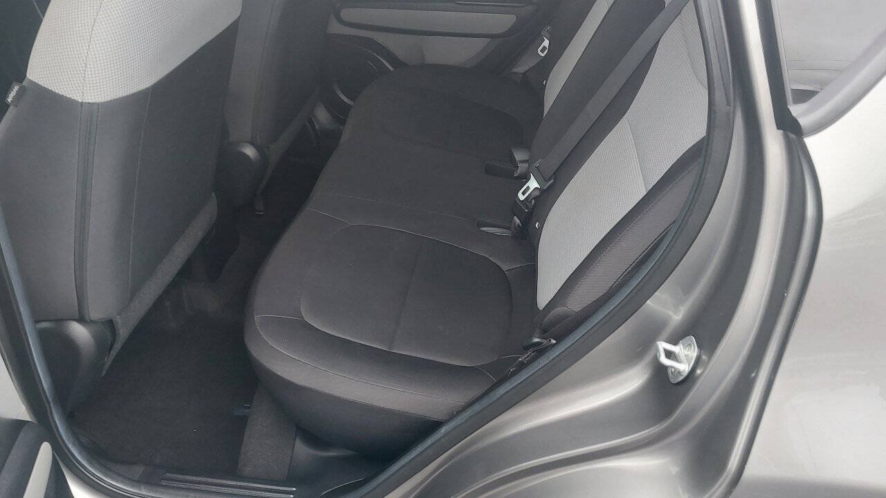 Used 2015 Kia Soul FWD image 16