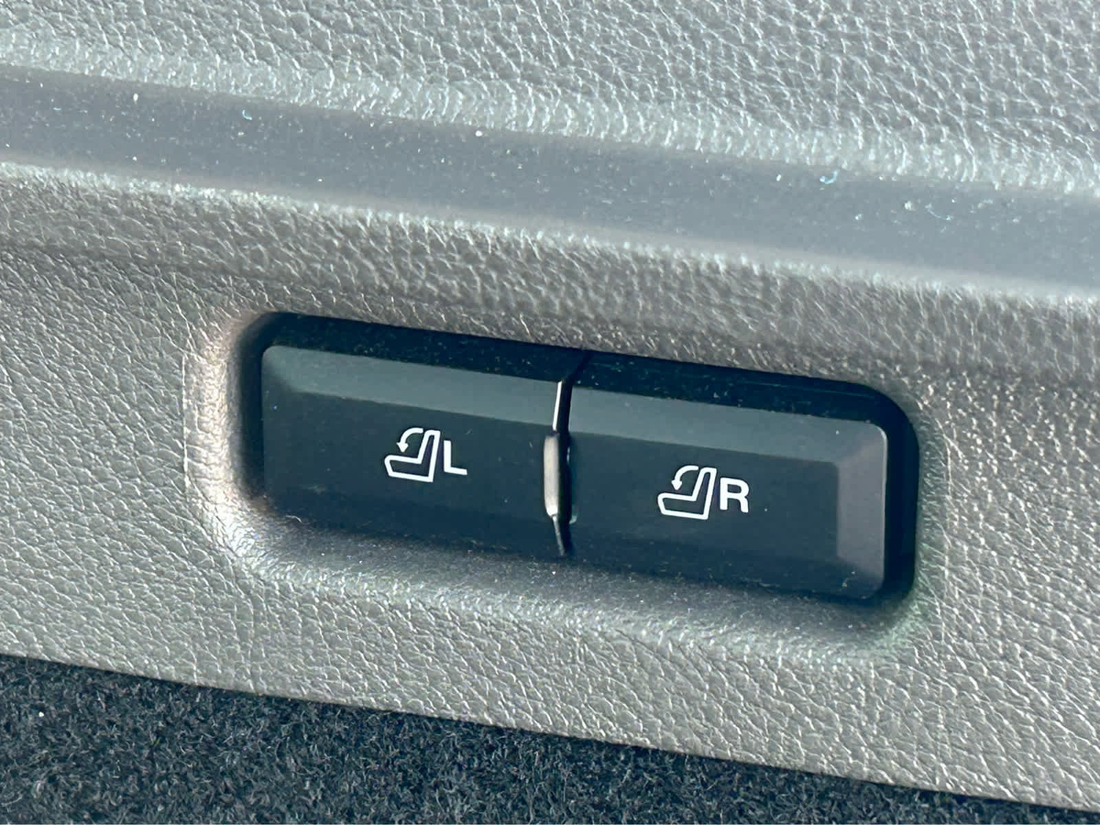Used 2023 Lincoln Corsair FWD w/ Equipment Group 101A image 9