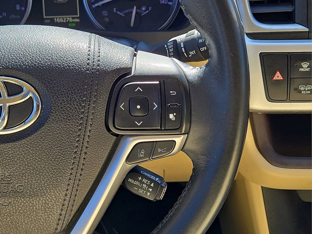 Used 2018 Toyota Highlander XLE image 21