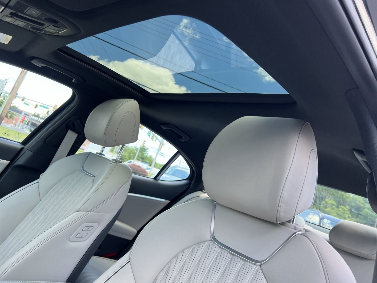 Used 2023 Genesis G70 3.3T image 24