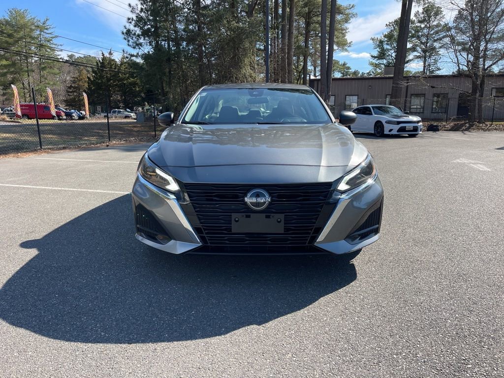 Used 2024 Nissan Altima 2.5 SV image 3