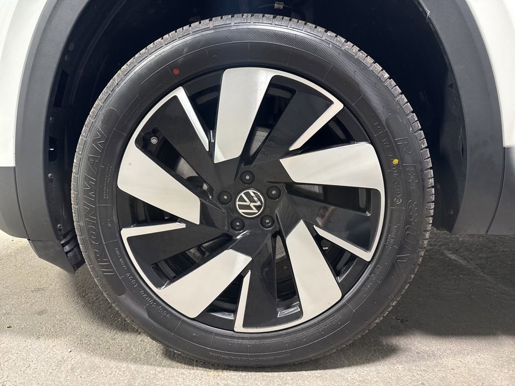Used 2025 Volkswagen Atlas Cross Sport SE image 34