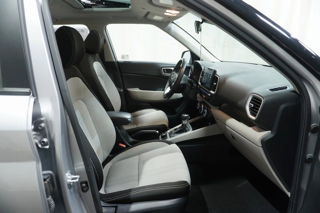 Used 2024 Hyundai Venue SEL image 12