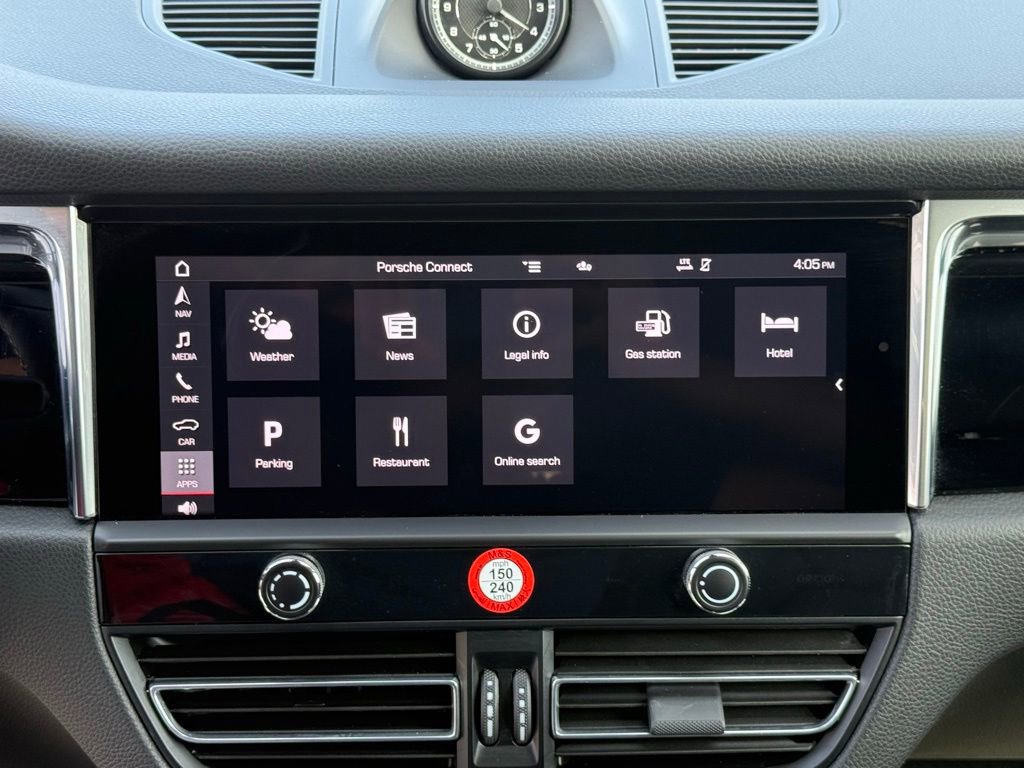 Used 2025 Porsche Macan image 31