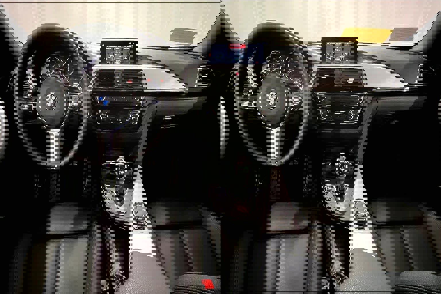 Used 2018 BMW 330i xDrive Sedan w/ M Sport Package image 15