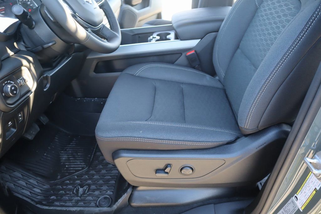 New 2026 RAM 1500 4x4 Crew Cab image 12