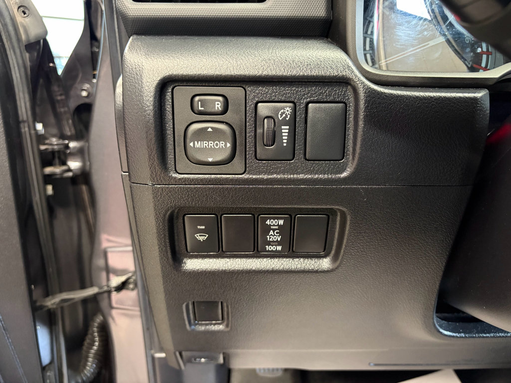 Used 2017 Toyota 4Runner SR5 AWD/4WD image 19