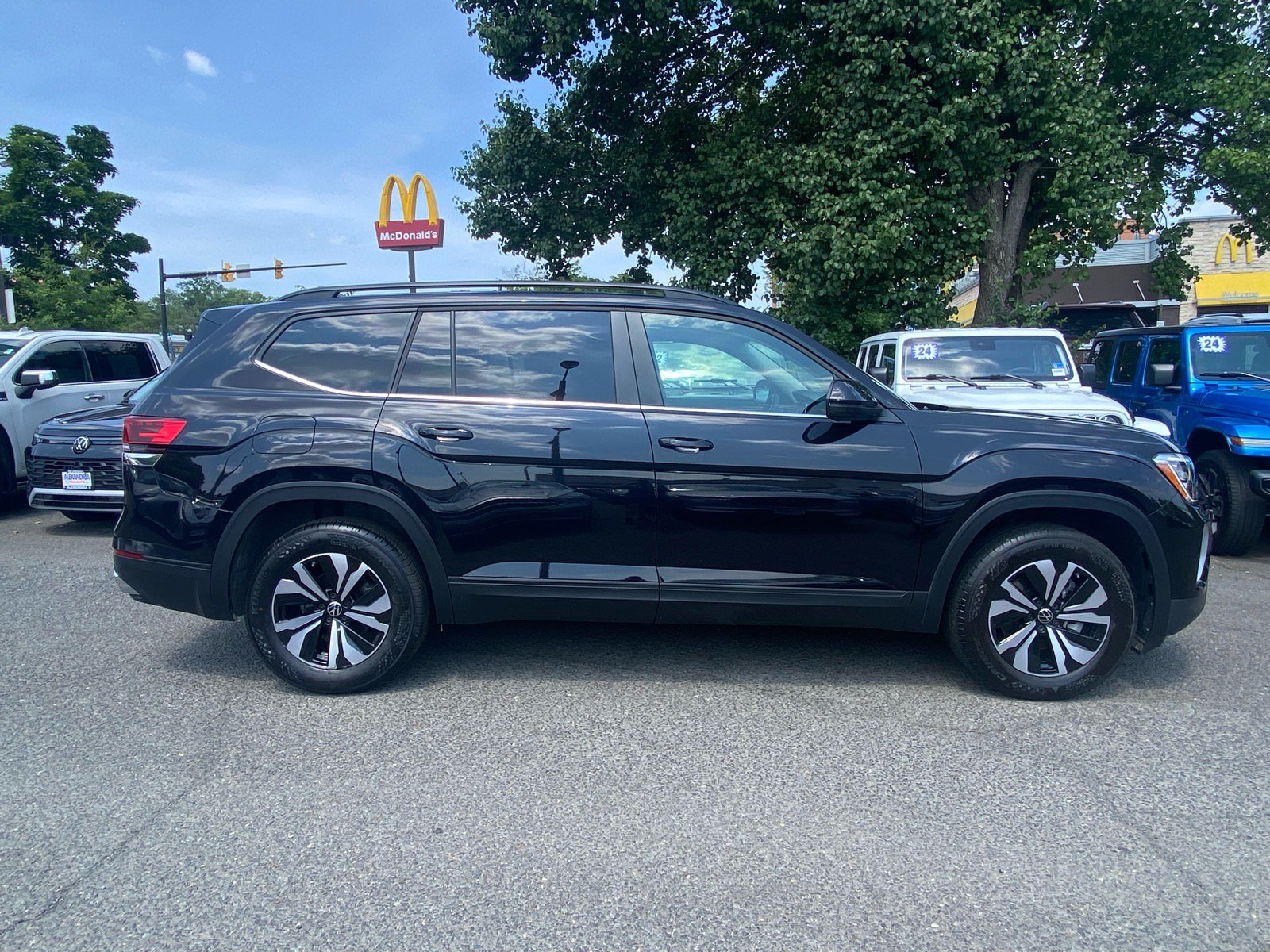 Certified 2024 Volkswagen Atlas SE AWD/4WD image 2