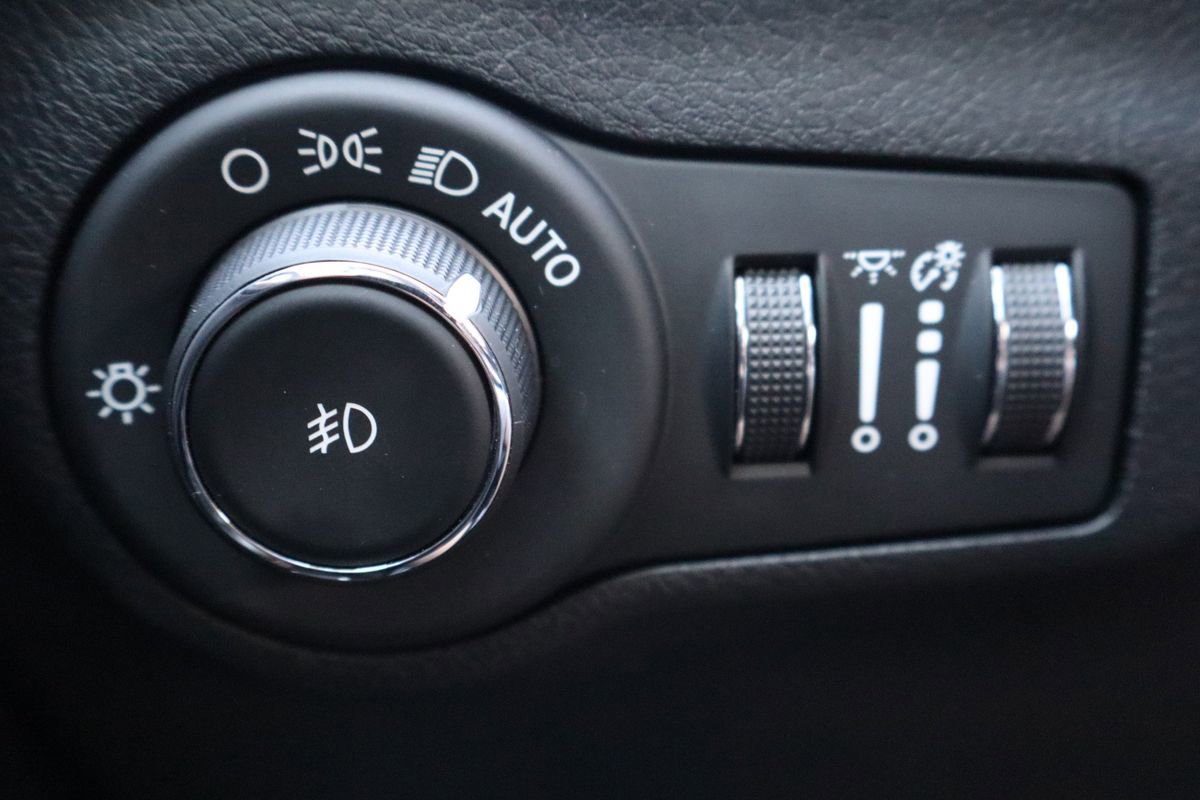 Used 2019 Jeep Compass Limited AWD/4WD image 28