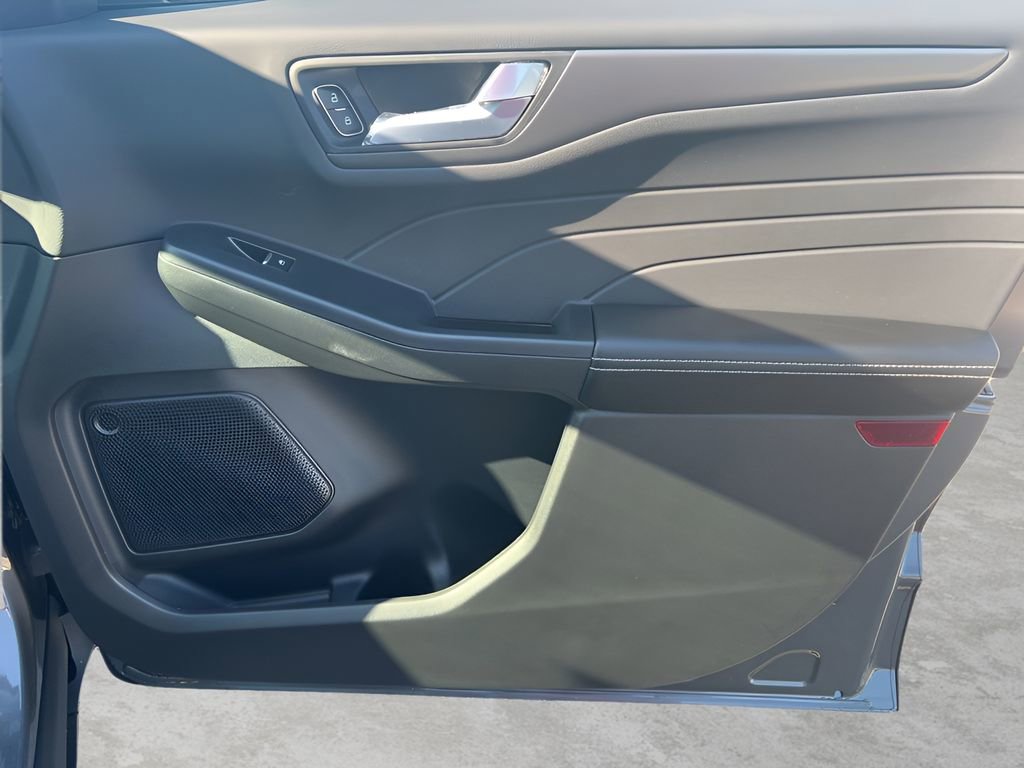 New 2025 Ford Escape SE w/ Class II Trailer Tow Package image 8