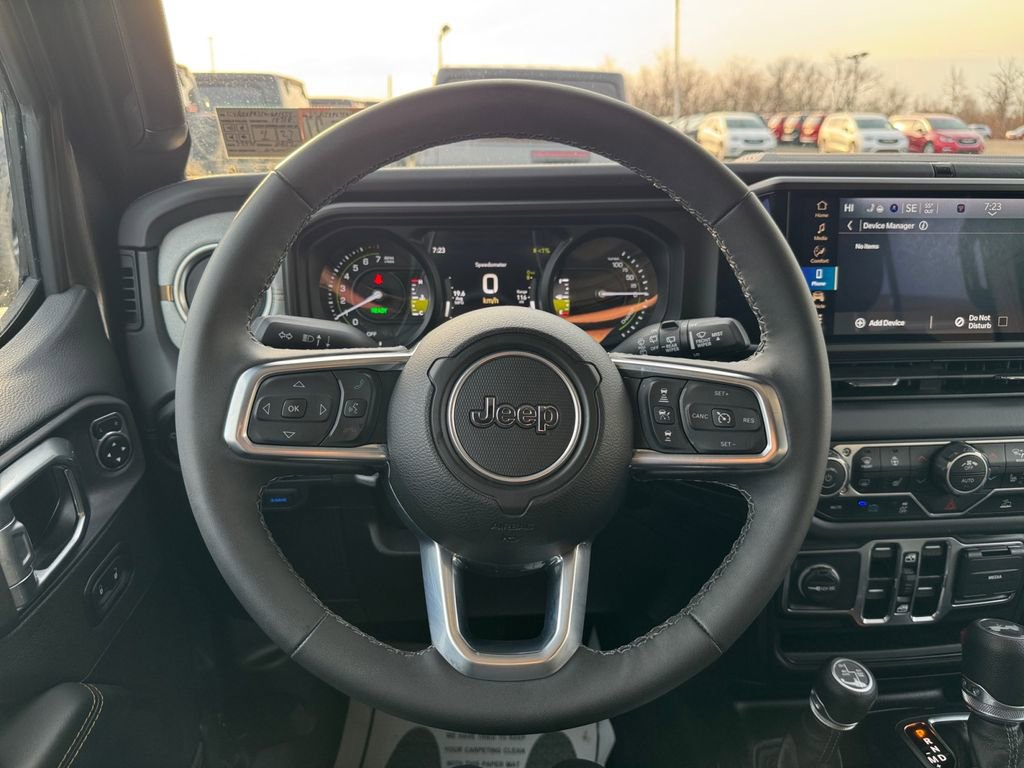 Used 2025 Jeep Wrangler Unlimited Sahara image 15