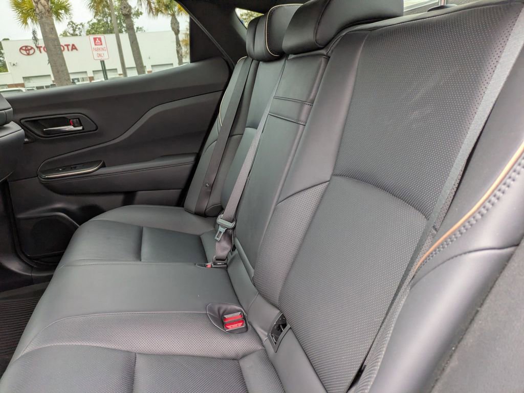 Used 2023 Toyota Crown Limited image 12