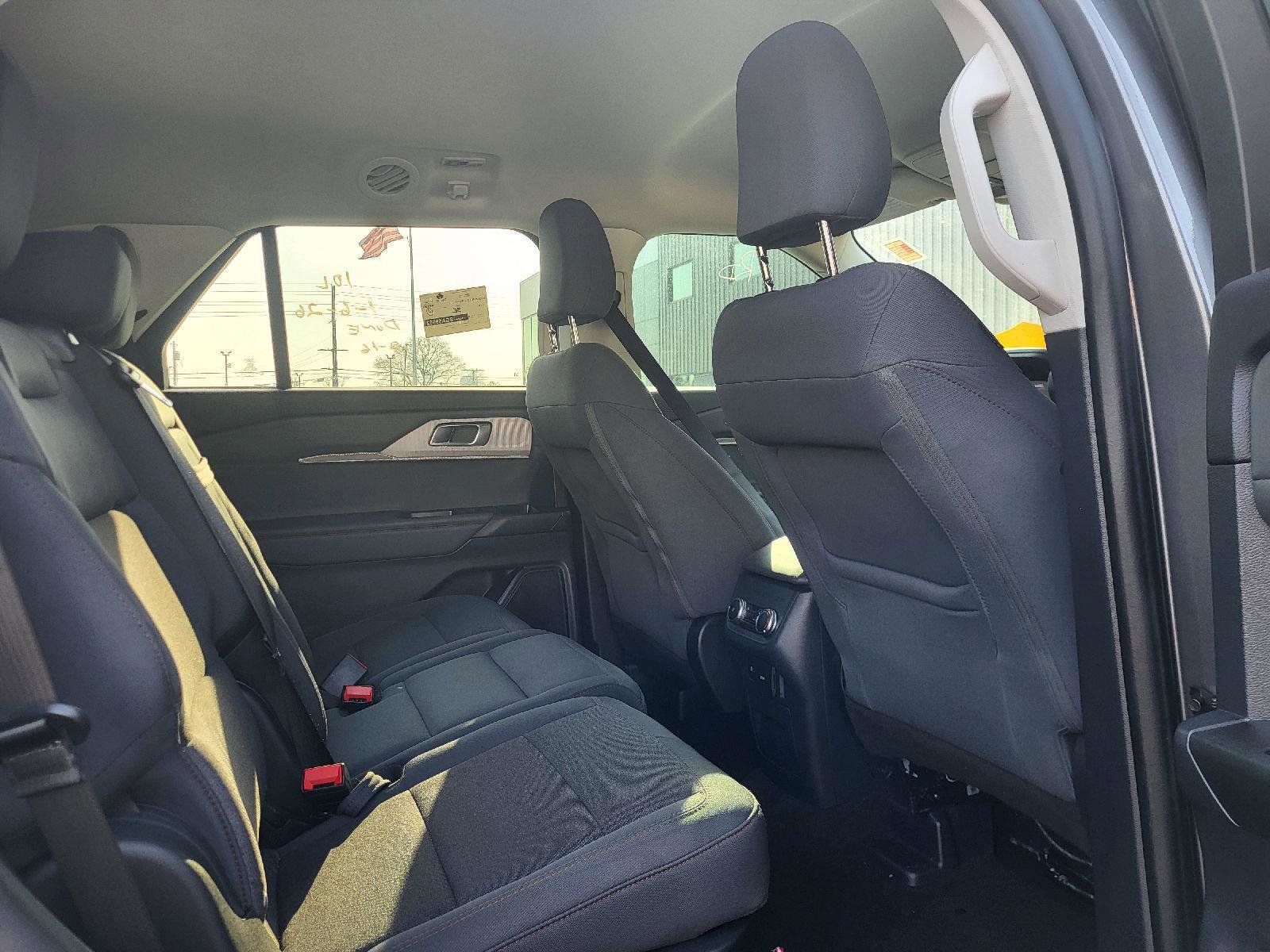 Used 2025 Ford Explorer Active image 12