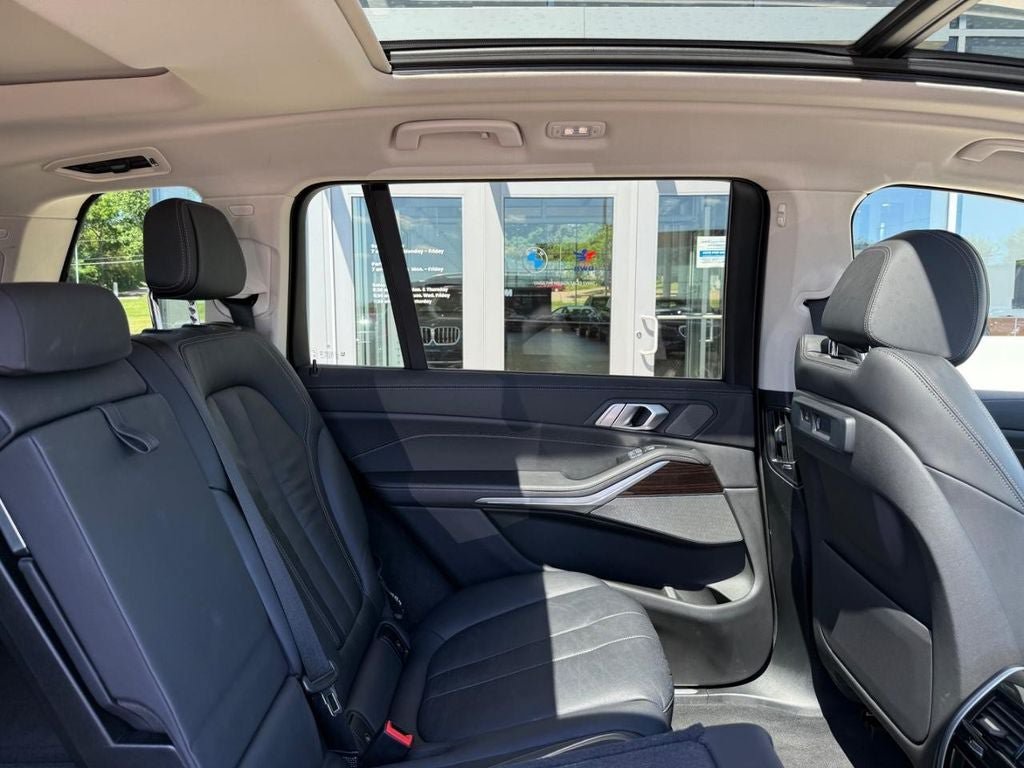 Used 2021 BMW X7 xDrive40i w/ Premium Package AWD/4WD image 10