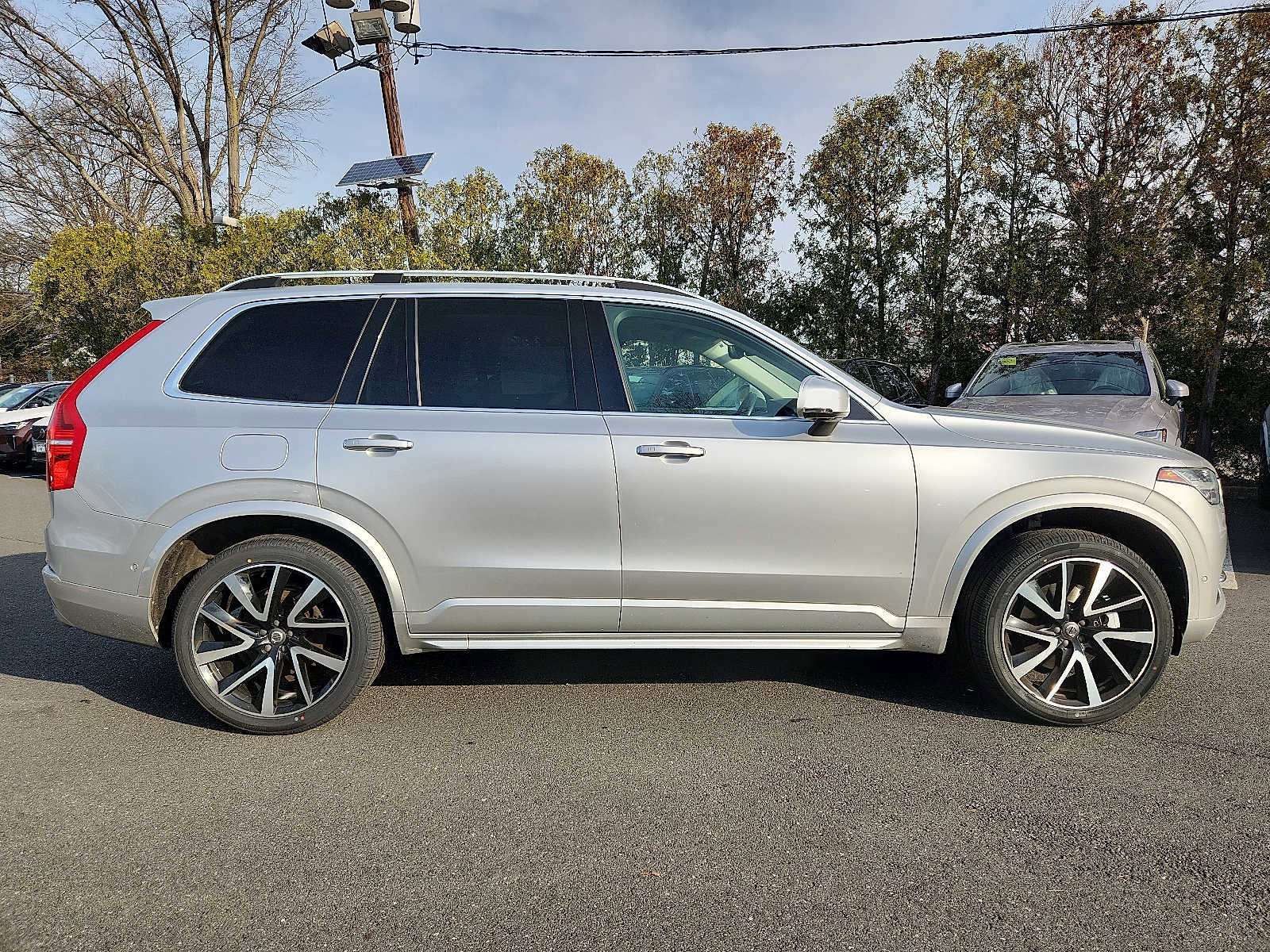 Used 2018 Volvo XC90 T6 Momentum w/ Convenience Package image 7