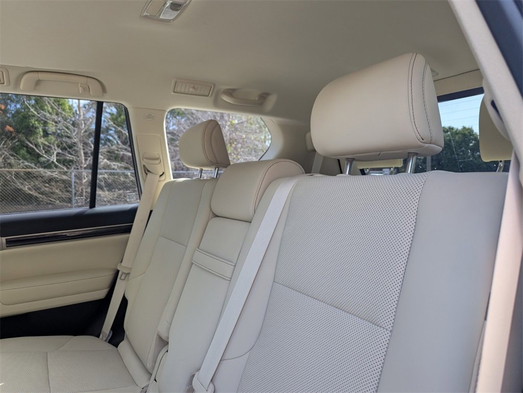 Used 2020 Lexus GX 460 Premium w/ Premium Package image 23