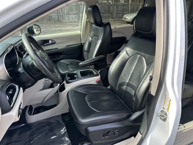 Used 2024 Chrysler Pacifica Touring-L image 24