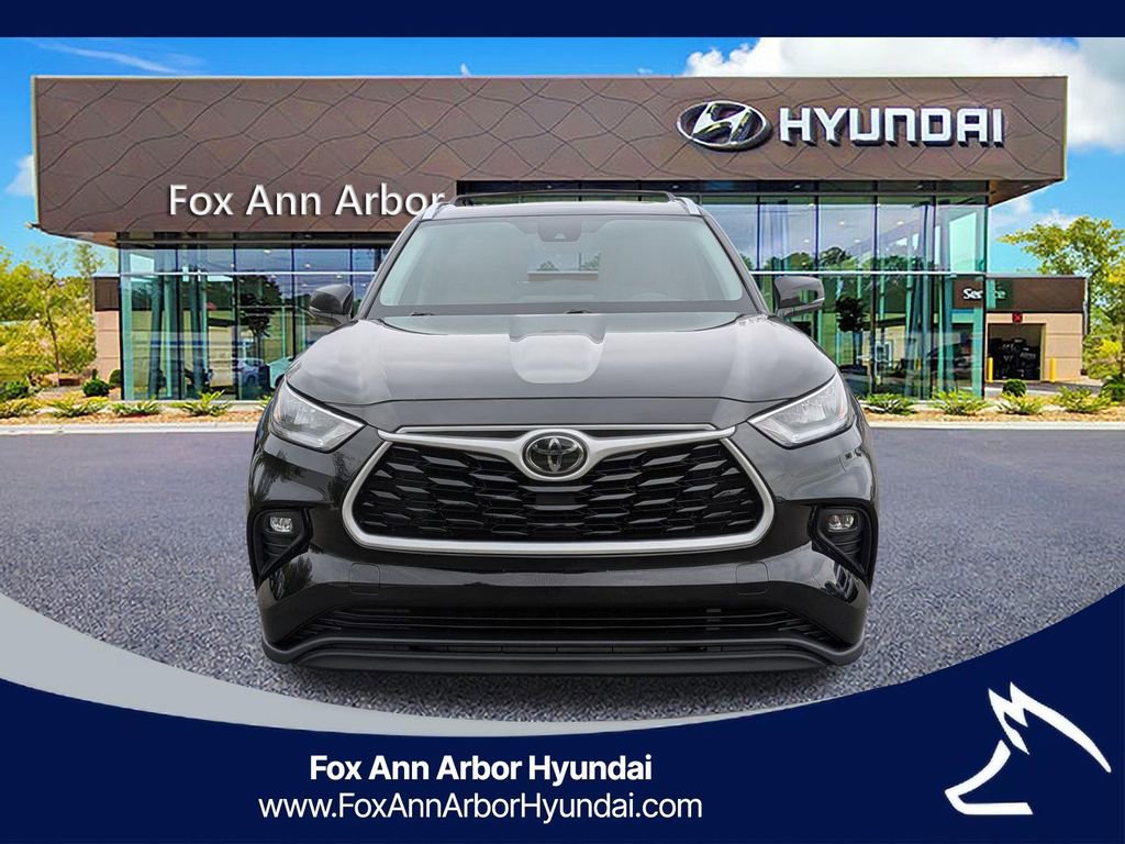 Used 2020 Toyota Highlander XLE AWD/4WD image 8