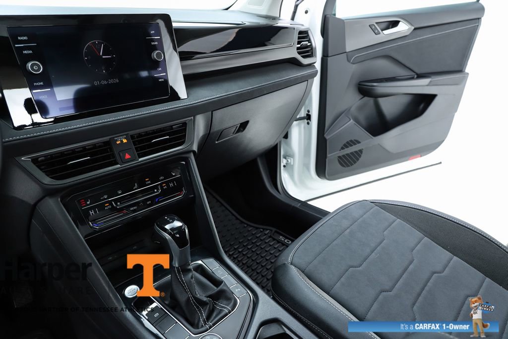Used 2025 Volkswagen Taos SE image 61