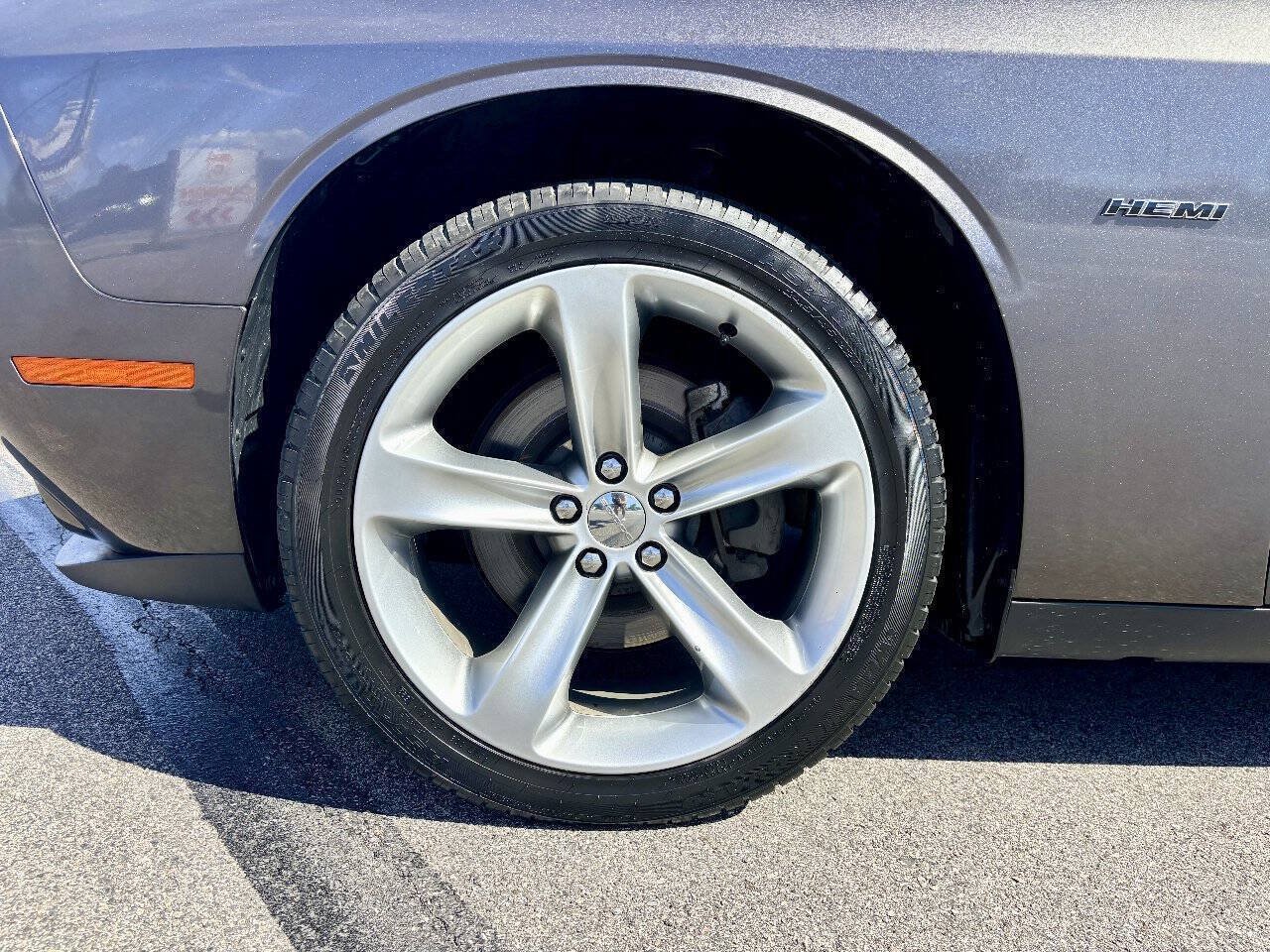 Used 2016 Dodge Challenger R/T RWD image 28