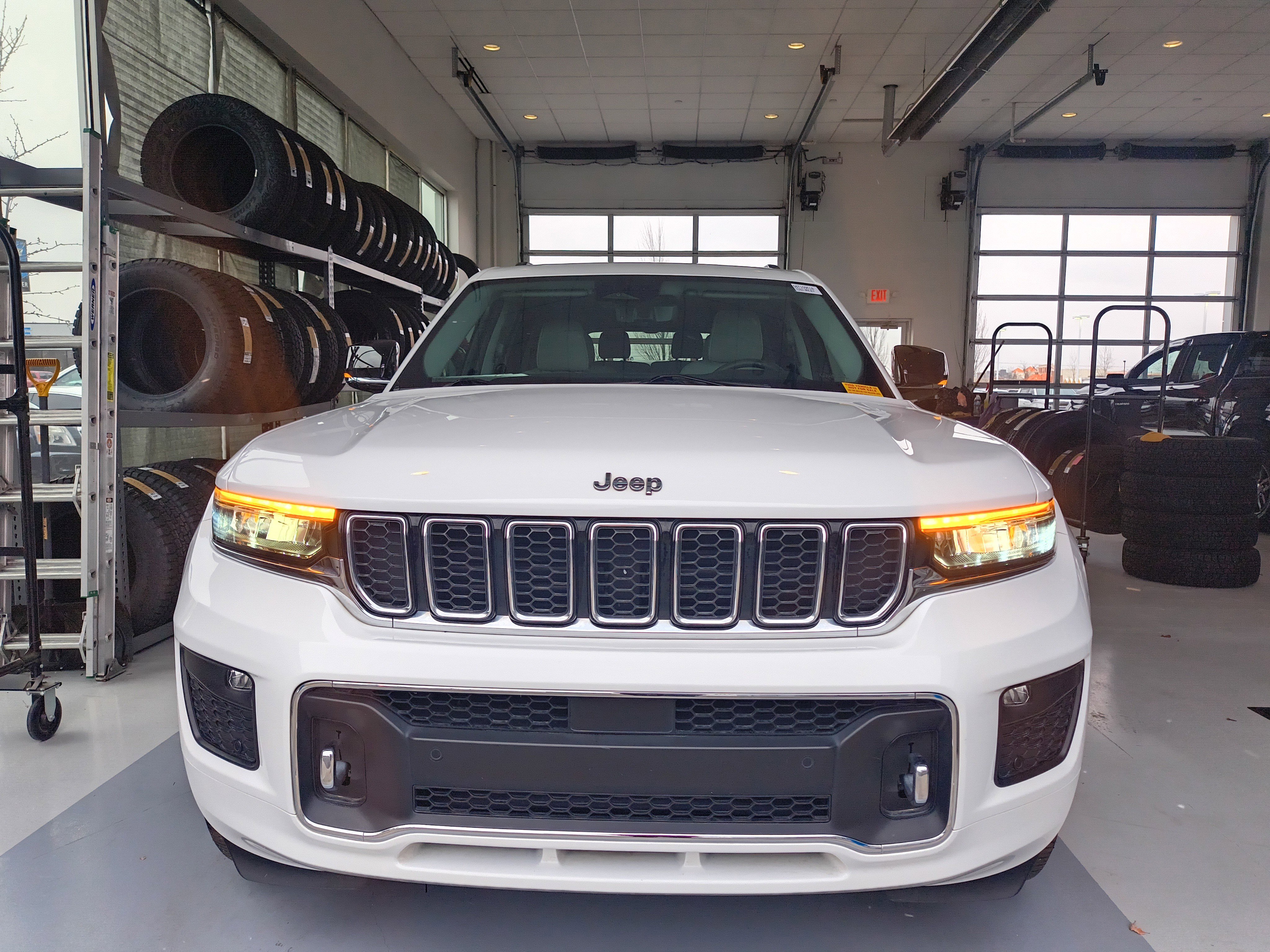 Used 2023 Jeep Grand Cherokee L Overland w/ Luxury Tech Group IV image 29