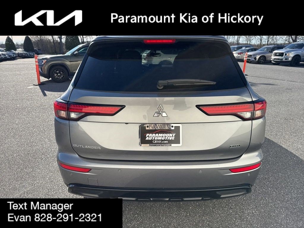 Used 2022 Mitsubishi Outlander SEL Black Edition image 6