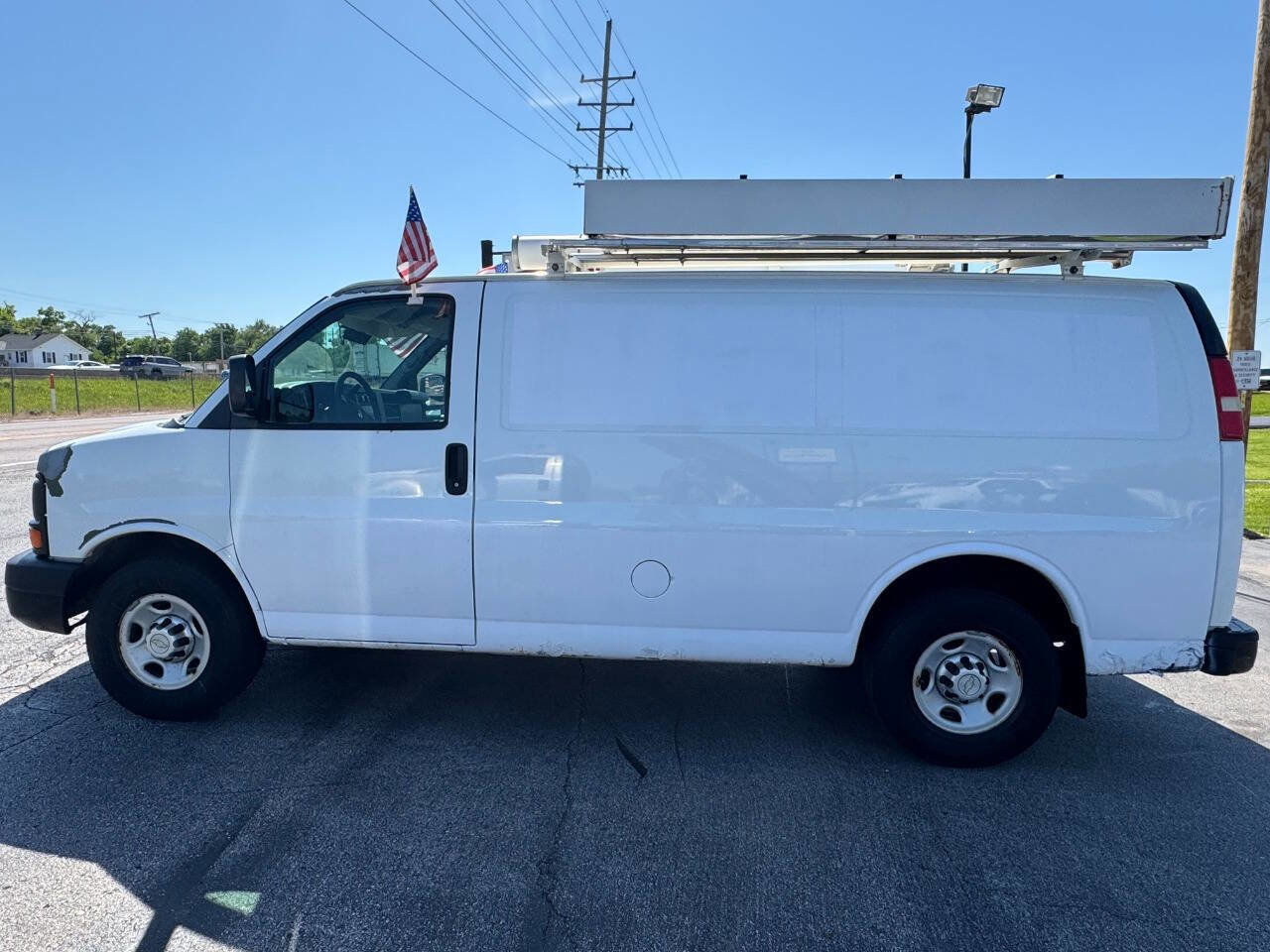 Used 2011 Chevrolet Express 2500 RWD image 1