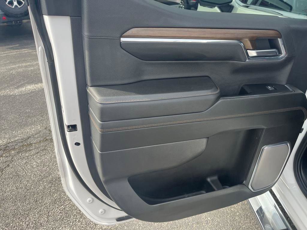 Used 2024 Chevrolet Silverado 1500 High Country w/ Technology Package image 15