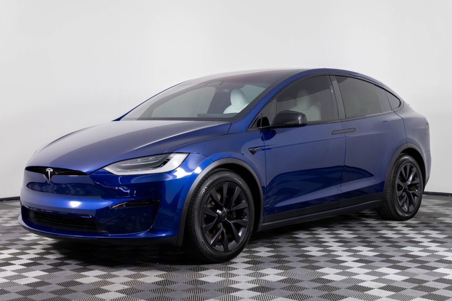 Used 2023 Tesla Model X image 1