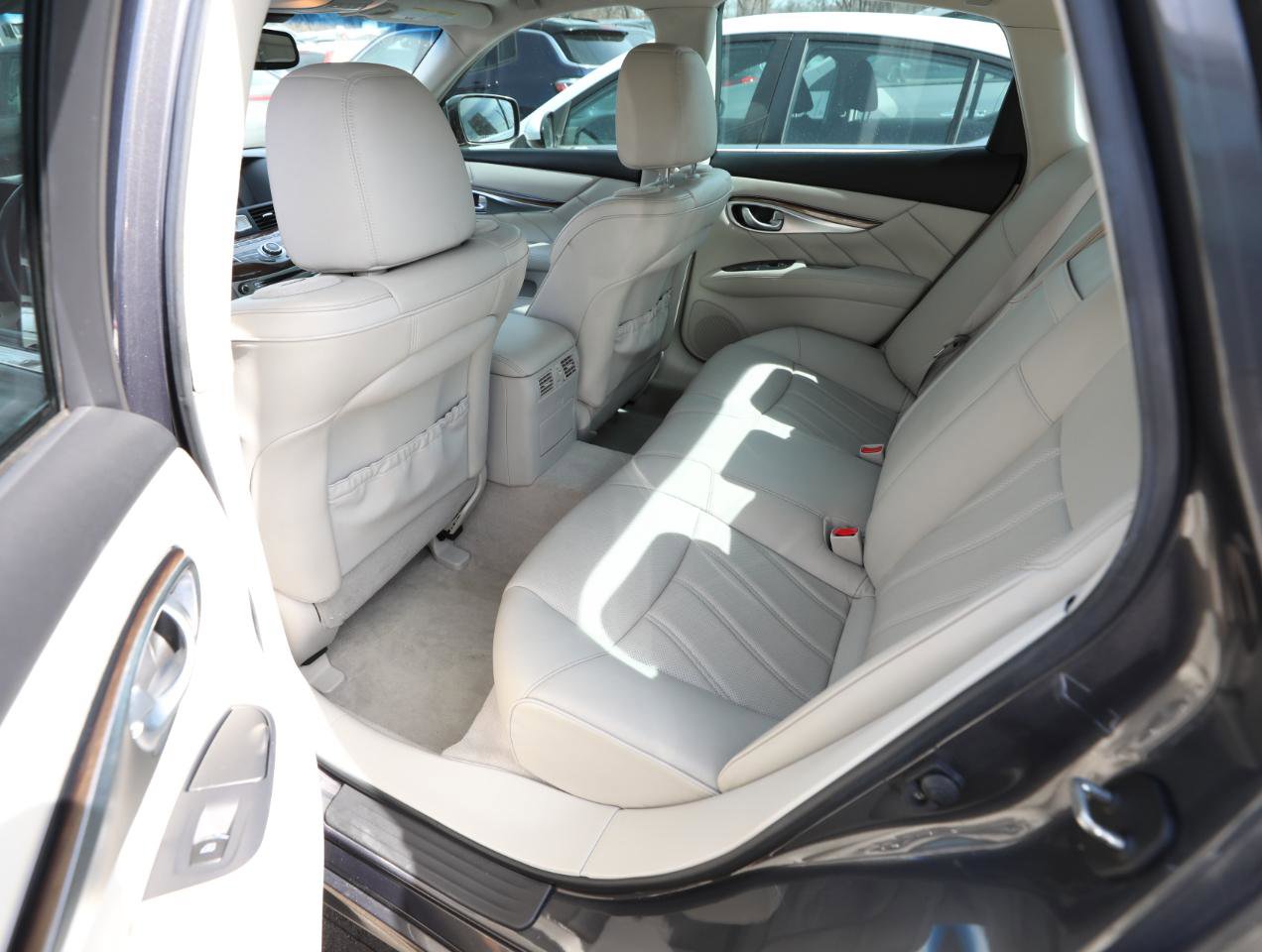 Used 2012 INFINITI M37 x w/ Deluxe Touring Pkg AWD/4WD image 13