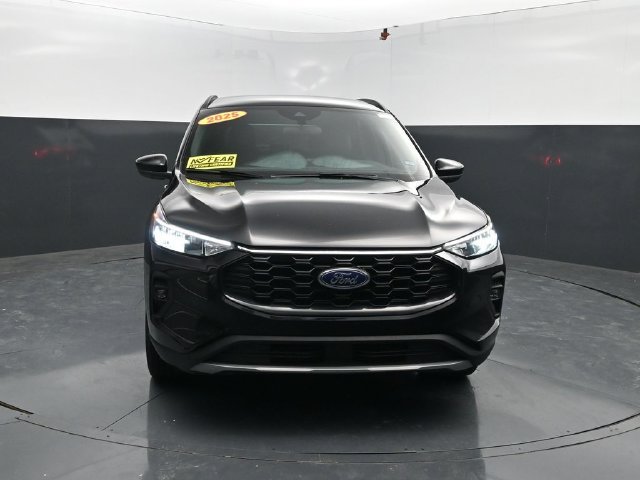 Used 2025 Ford Escape ST-Line Select AWD/4WD image 2